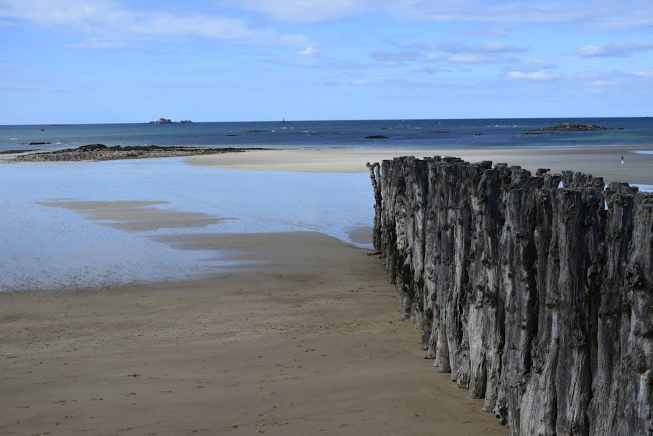 Plage de saint guirec a perros guirec ploumanac h à Perros Gui...