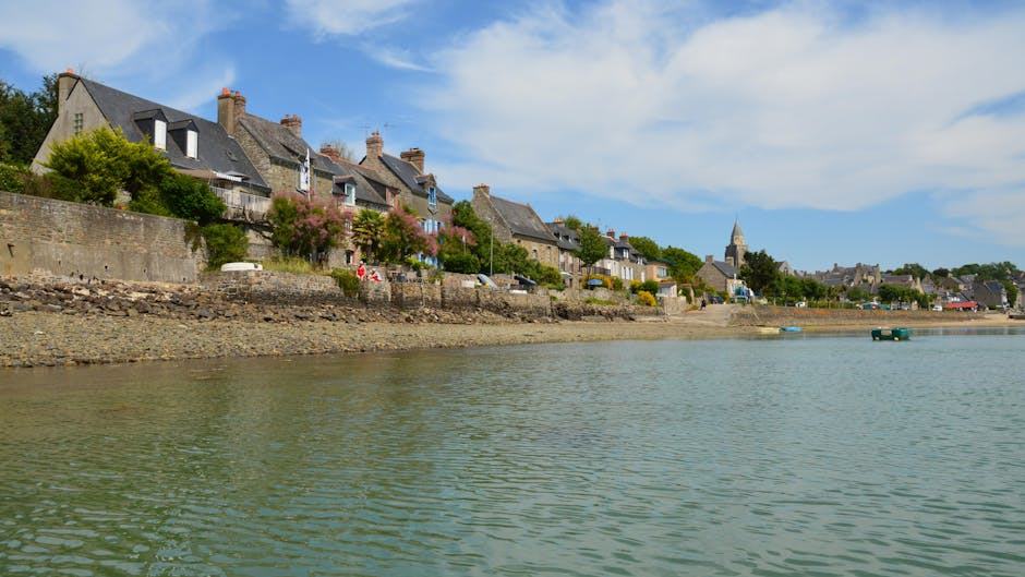 Grand rocher à Plestin Les Greves : guide plage et baignade